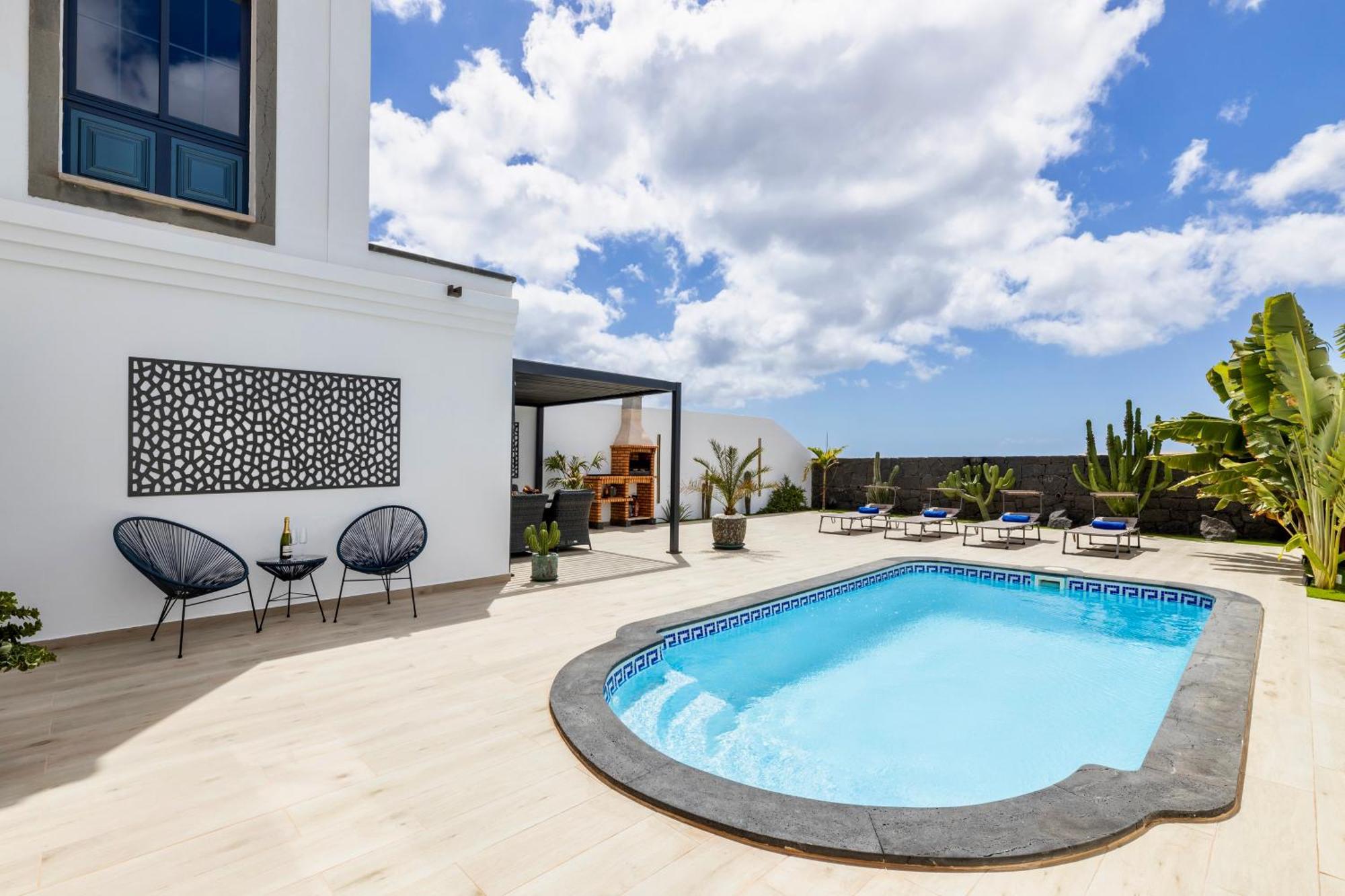 Villa Playa Blanca - Heated Pool, Aircon Exterior photo